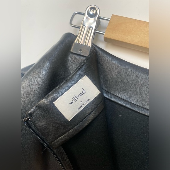 NWOT Wilfred‎ Aritzia Black Faux Leather Wrap Front
Mini Skirt Vegan Soft Size 0 - Picture 6 of 11